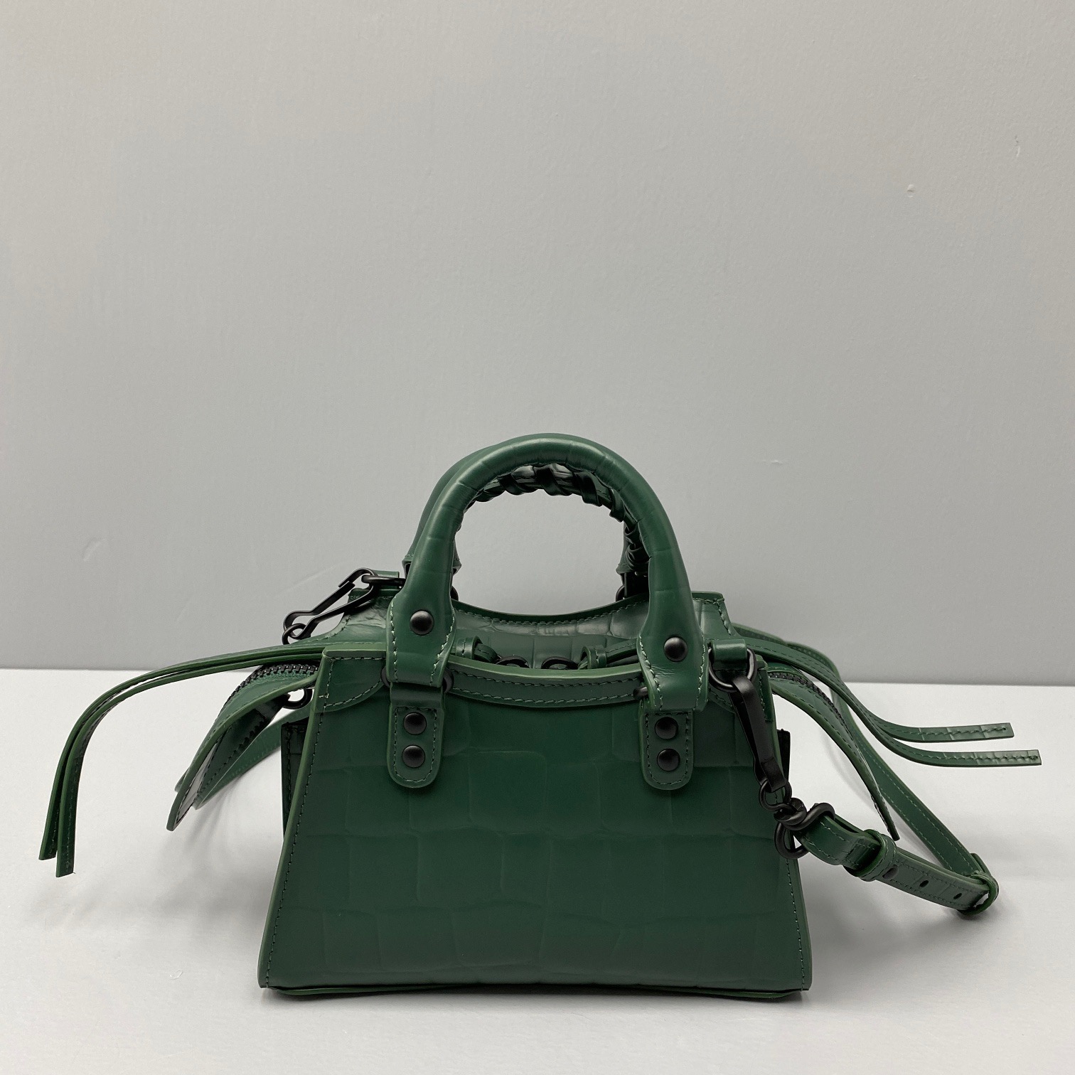 Ba1en*iaga mini neo classic top handle bag crocodile leather green 63852415v67 22 x 14 x 11 cm