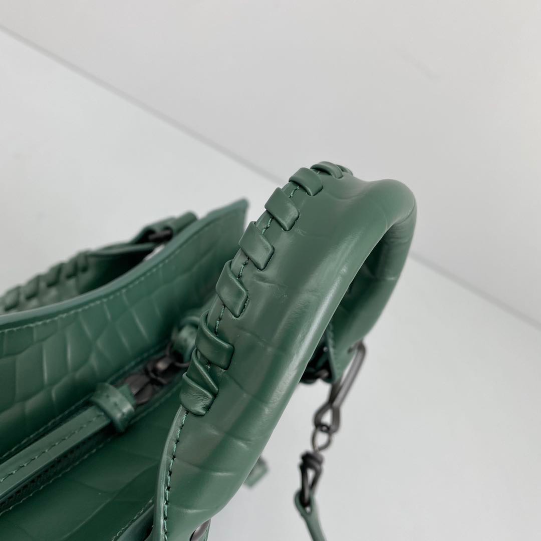 Ba1en*iaga small neo classic top handle bag crocodile leather green 63852115v67 33 x 21 x 16 cm