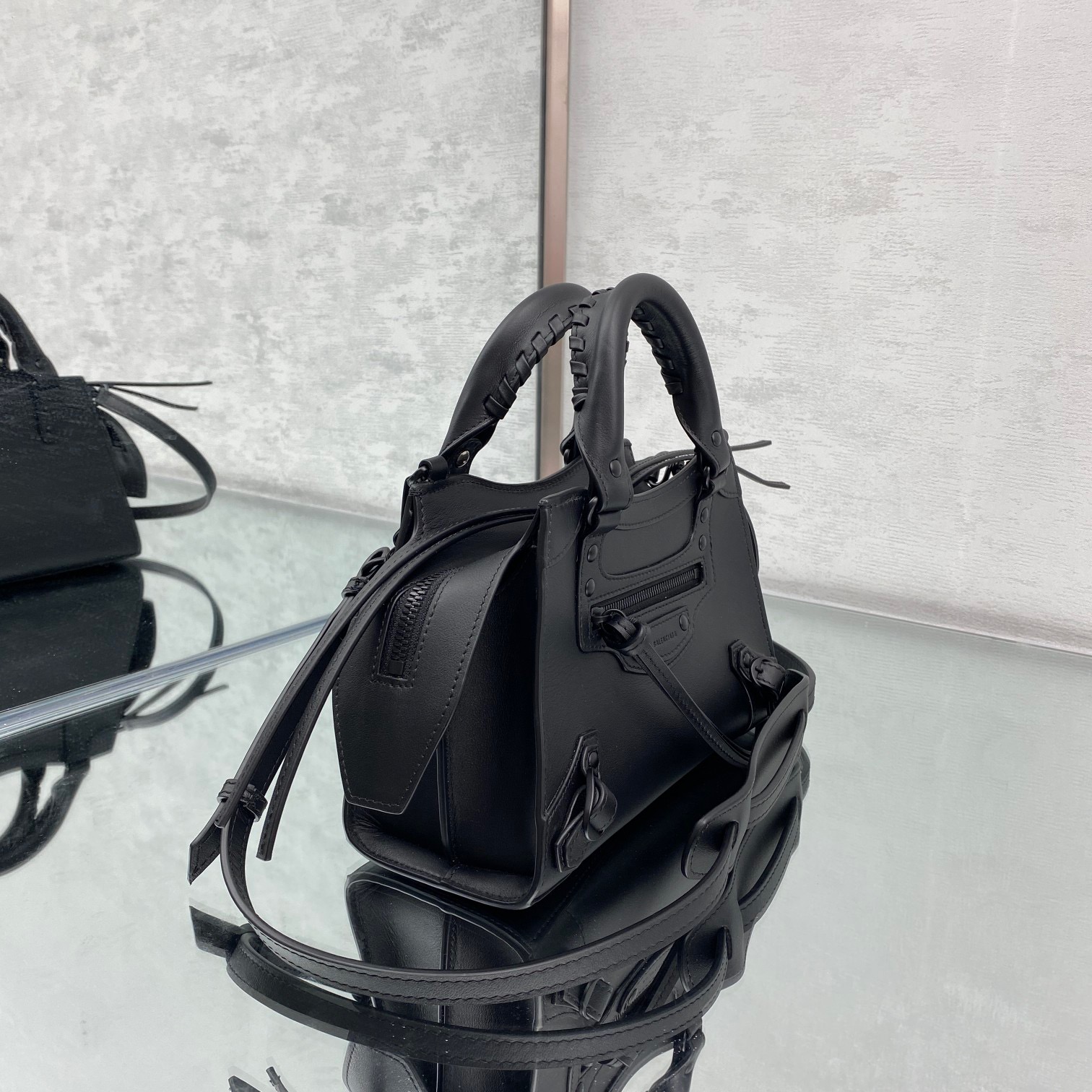 Ba1en*iaga small neo classic top handle bag full black 63852111r57 33 x 21 x 16 cm