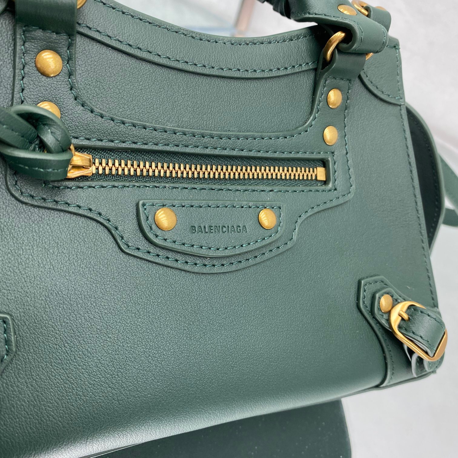 Ba1en*iaga small neo classic top handle bag green 63852111r57 33 x 21 x 16 cm