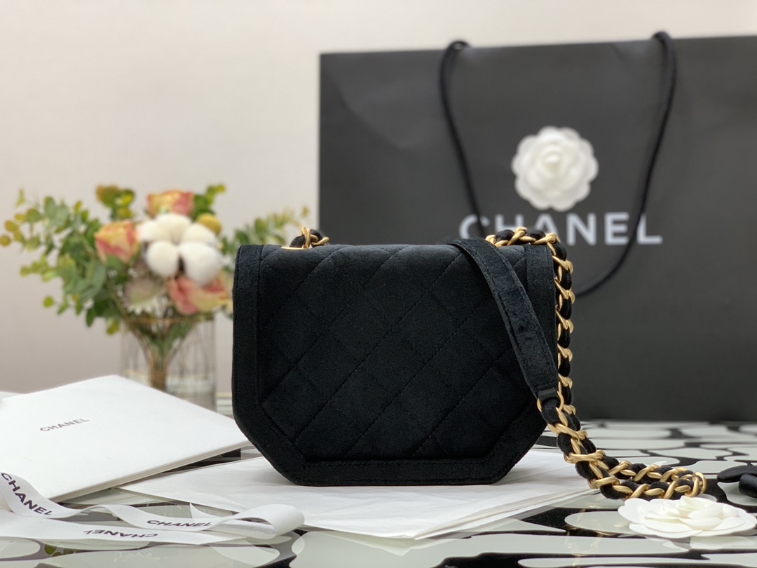 Ch**el mini flap bag velvet & gold-tone metal black as2597 19 x 15 x 6 cm
