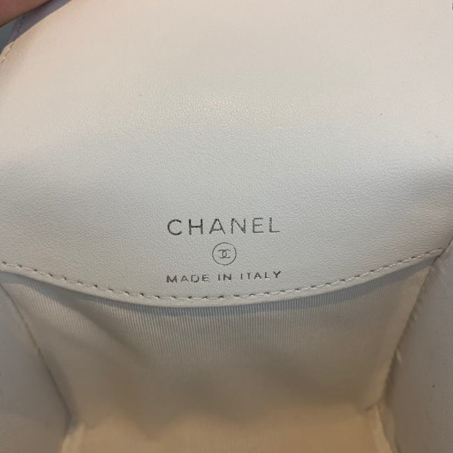 Ch**el mini quilted leather crossbody bag white as1169 19 x 12 x 9 cm