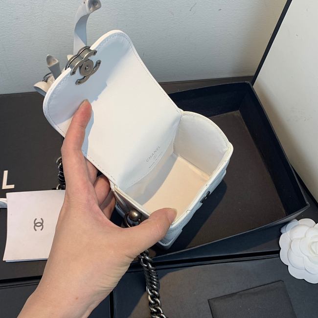 Ch**el mini quilted leather crossbody bag white as1169 19 x 12 x 9 cm