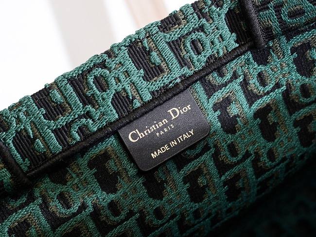 D10r book tote green oblique embroidery 41cm