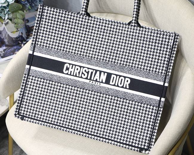 D10r book tote black and white houndstooth embroidery 41cm
