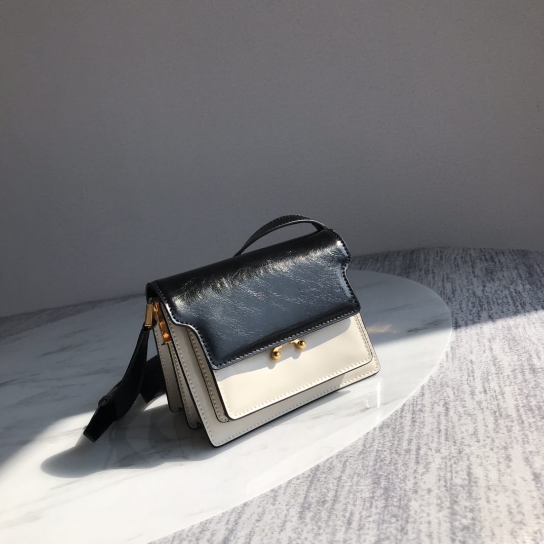 Marni Mini Trunk Bag Leather White/Black Z476N 18 × 13 × 6.5 cm