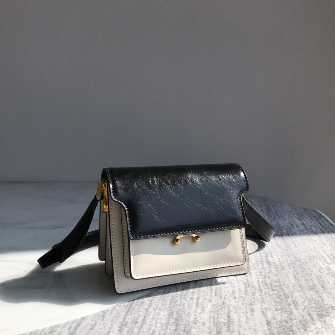 Marni Mini Trunk Bag Leather White/Black Z476N 18 × 13 × 6.5 cm