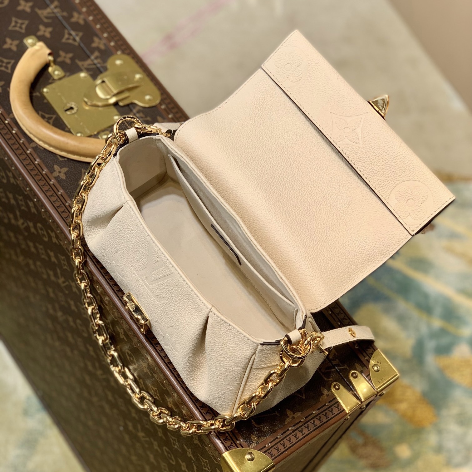 l0vis Vvtt0n favorite white m45836 24 x 14 x 9 cm