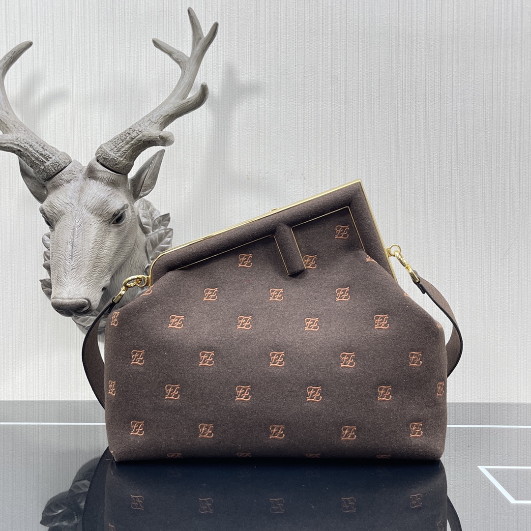 F**di medium first flannel dark brown 8bp127 32.5x15x23.5cm