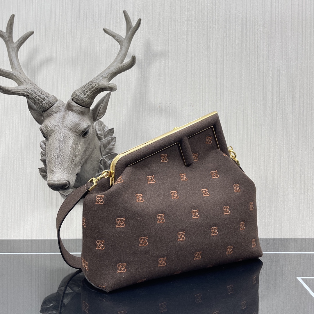 F**di medium first flannel dark brown 8bp127 32.5x15x23.5cm