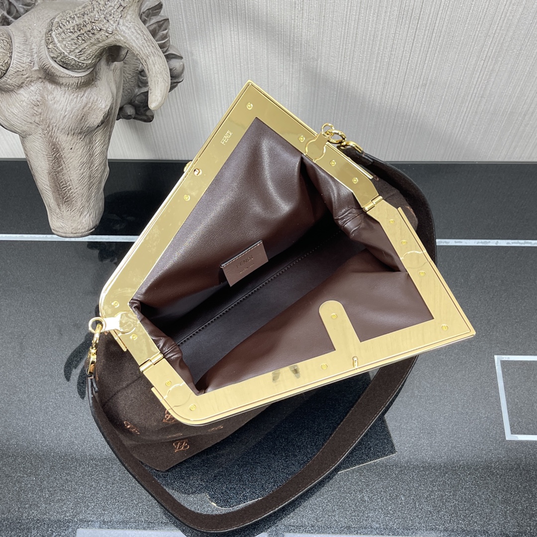 F**di medium first flannel dark brown 8bp127 32.5x15x23.5cm