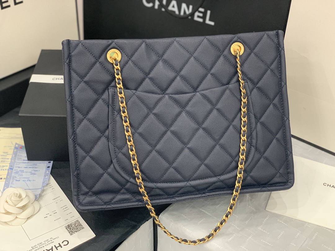 Ch**el large shopping bag grained leather navy as2360 23 x 35.5 x 9.5 cm