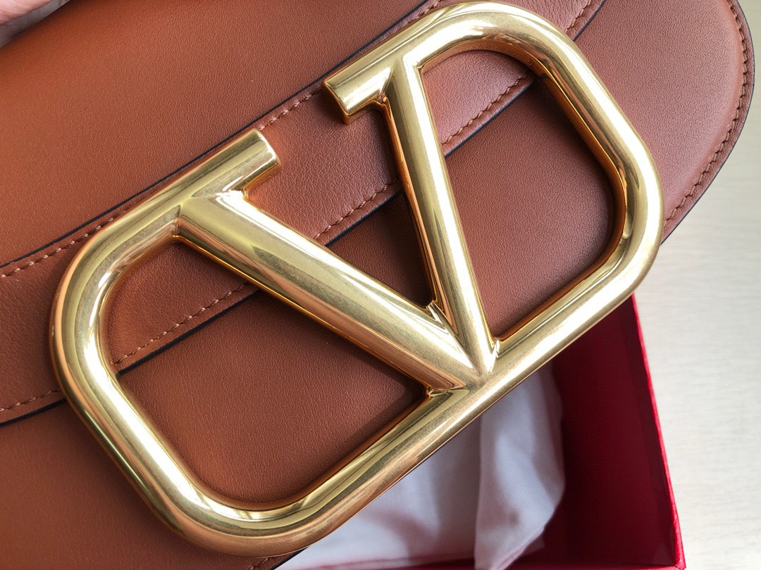 Va1e*ntin0 garavani s*pervee crossbody bag leather brown wb0g09zxl 26.5 x 9 x 15 cm