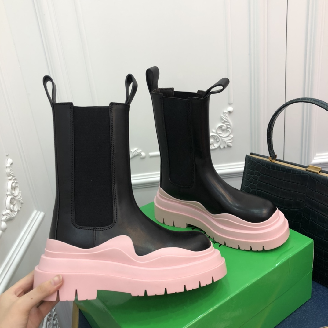 b0tt*ga Ven*ta tire two-tone boots light pink