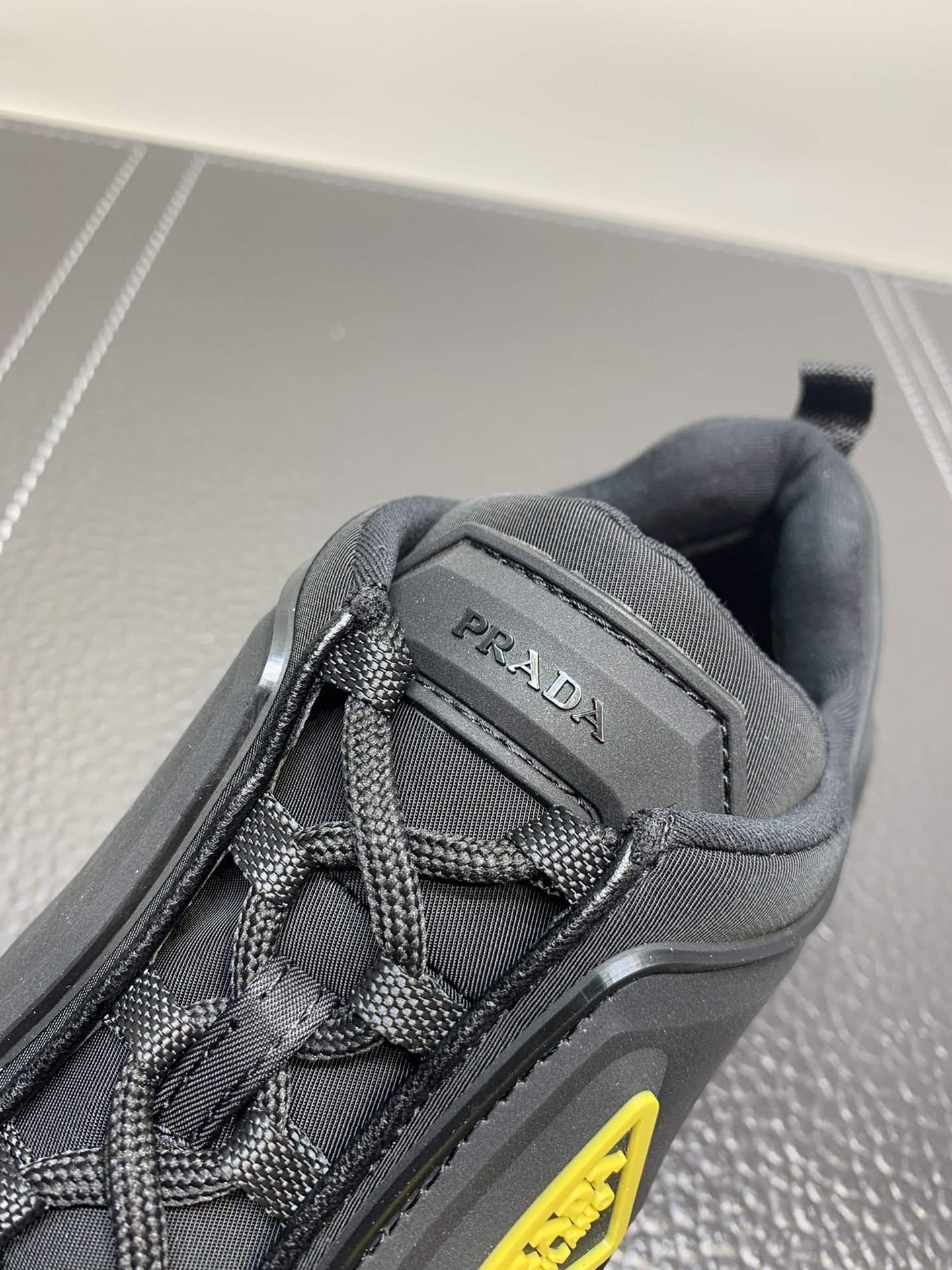 Pra*a techno strectch sneakers black