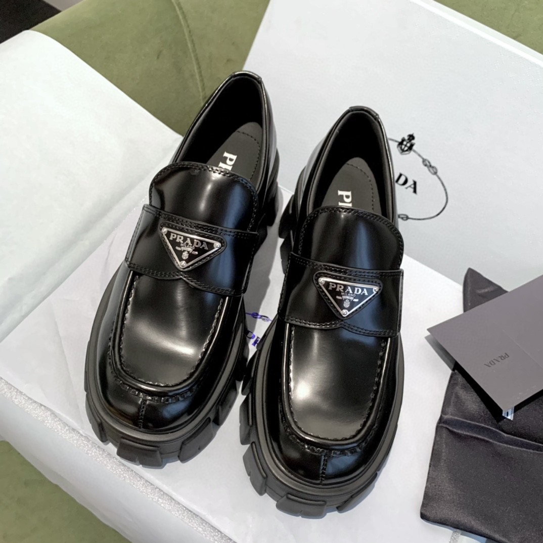 Pra*a monolith loafers leather black