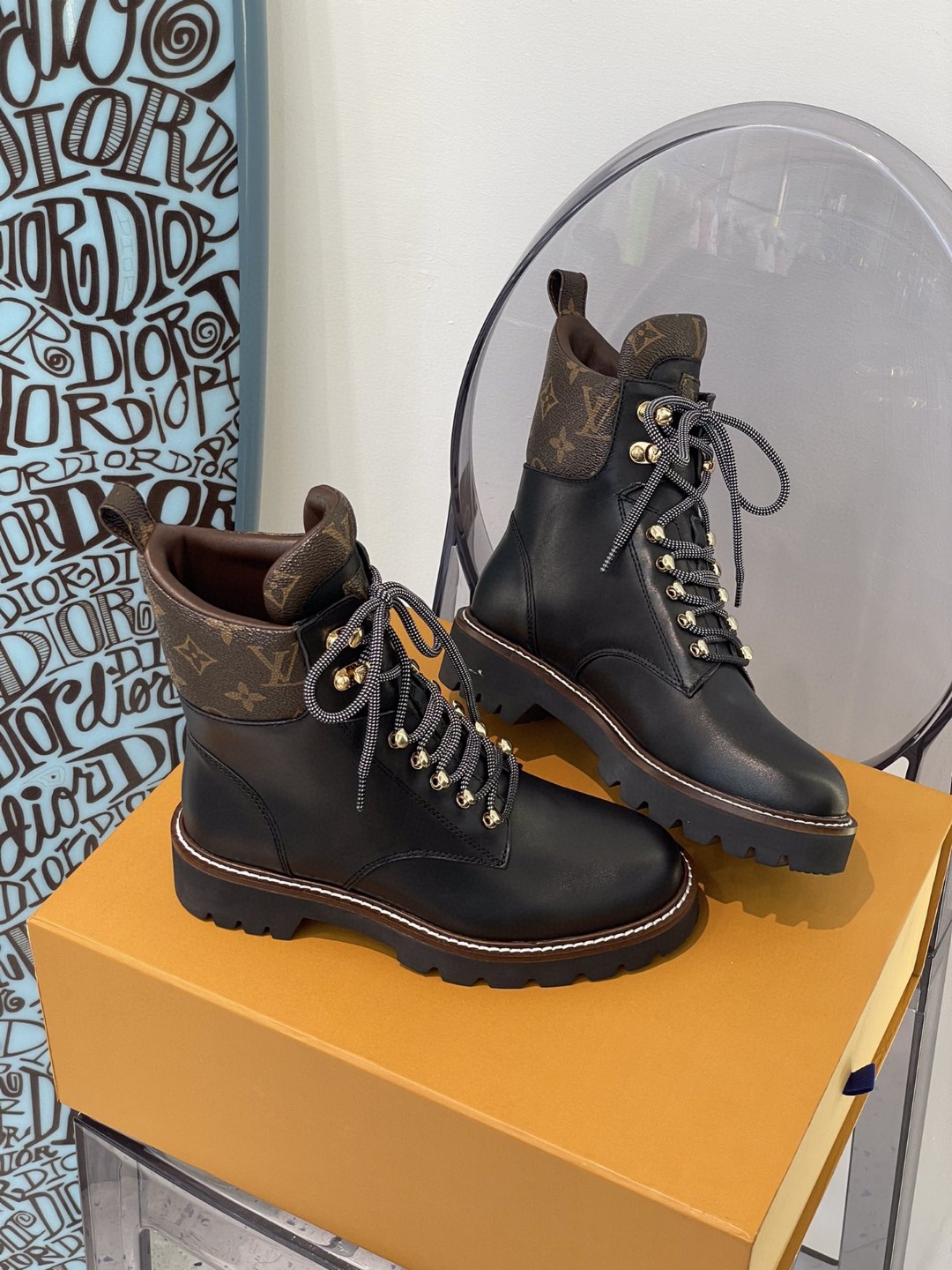 l0vis Vvtt0n territory flat ranger black 1a969u