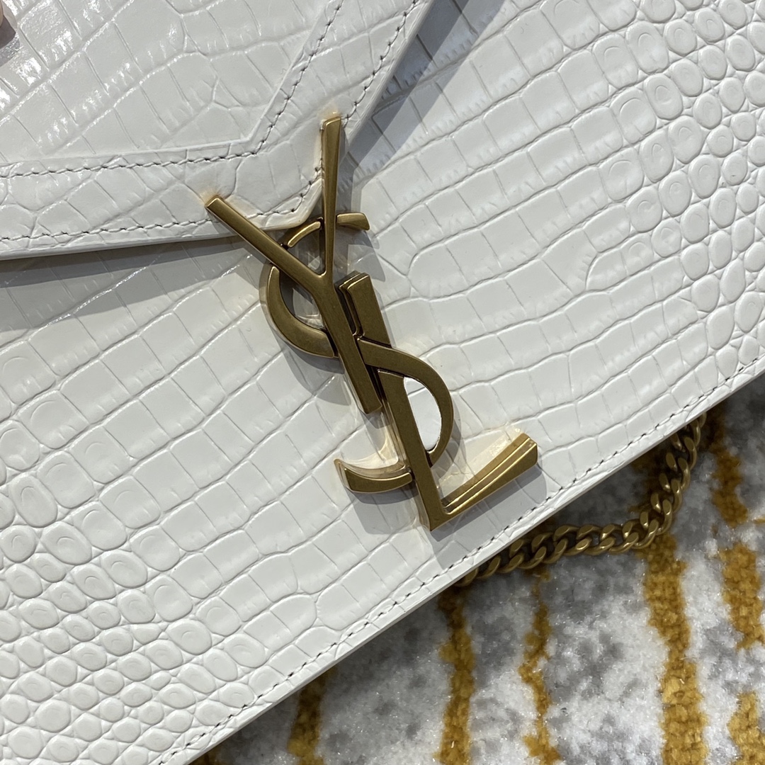Y51 cassandra medium chain bag crocodile leather gold-tone metal white 532750 22 x 16.5 x 5.5 cm