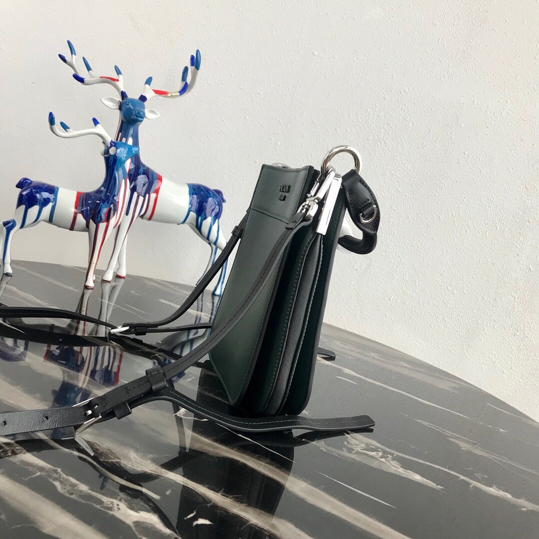 Pra*a small margit leather bag green 1bc082 20 x 7 x 20 cm