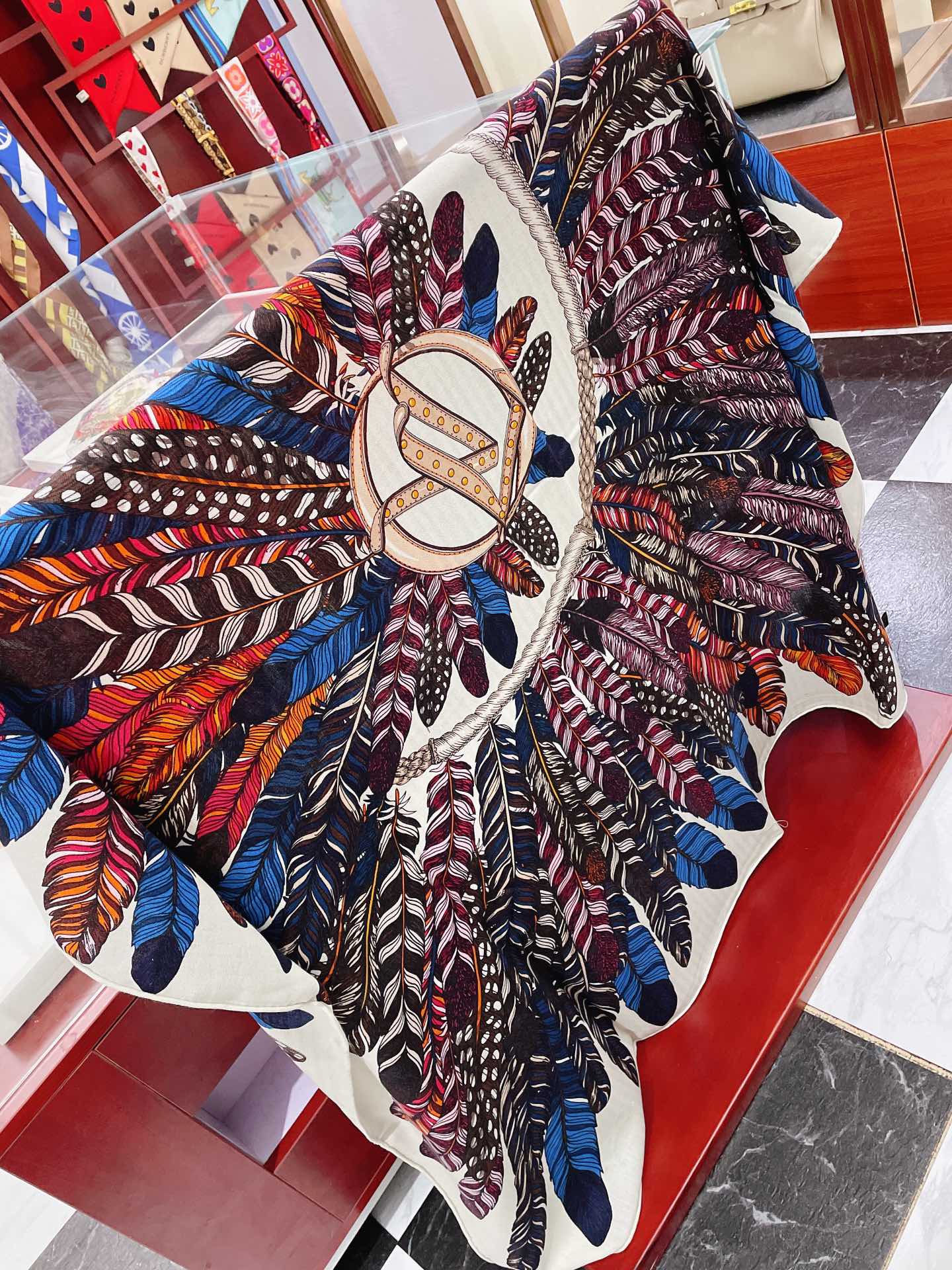 l0vis Vvtt0n scarf 11