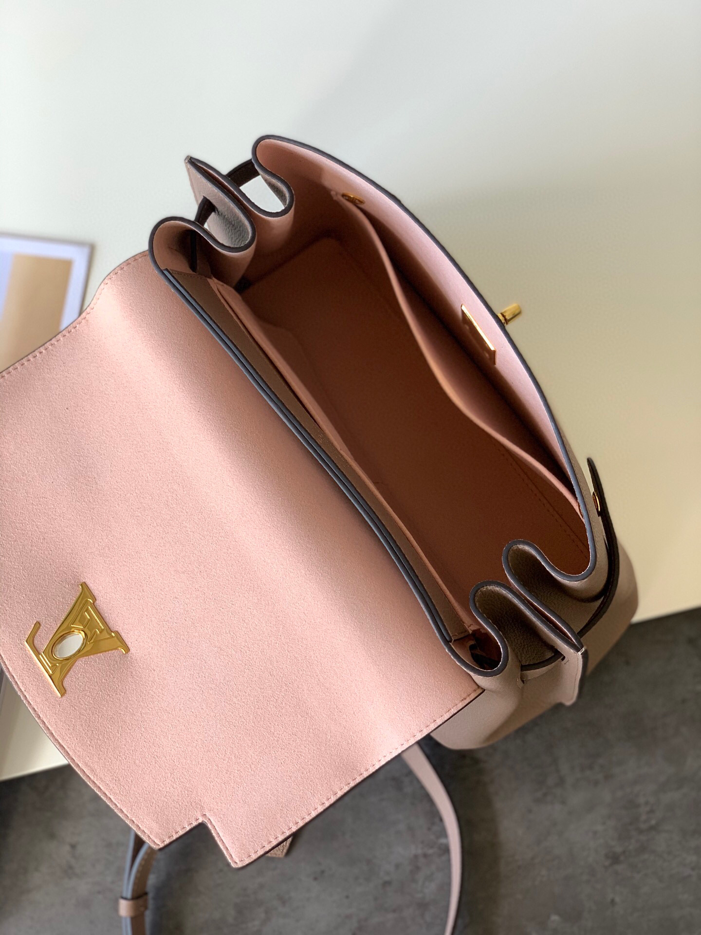 l0vis Vvtt0n lockme ever mm beige m56094 33.5 × 21.5 × 14.5 cm