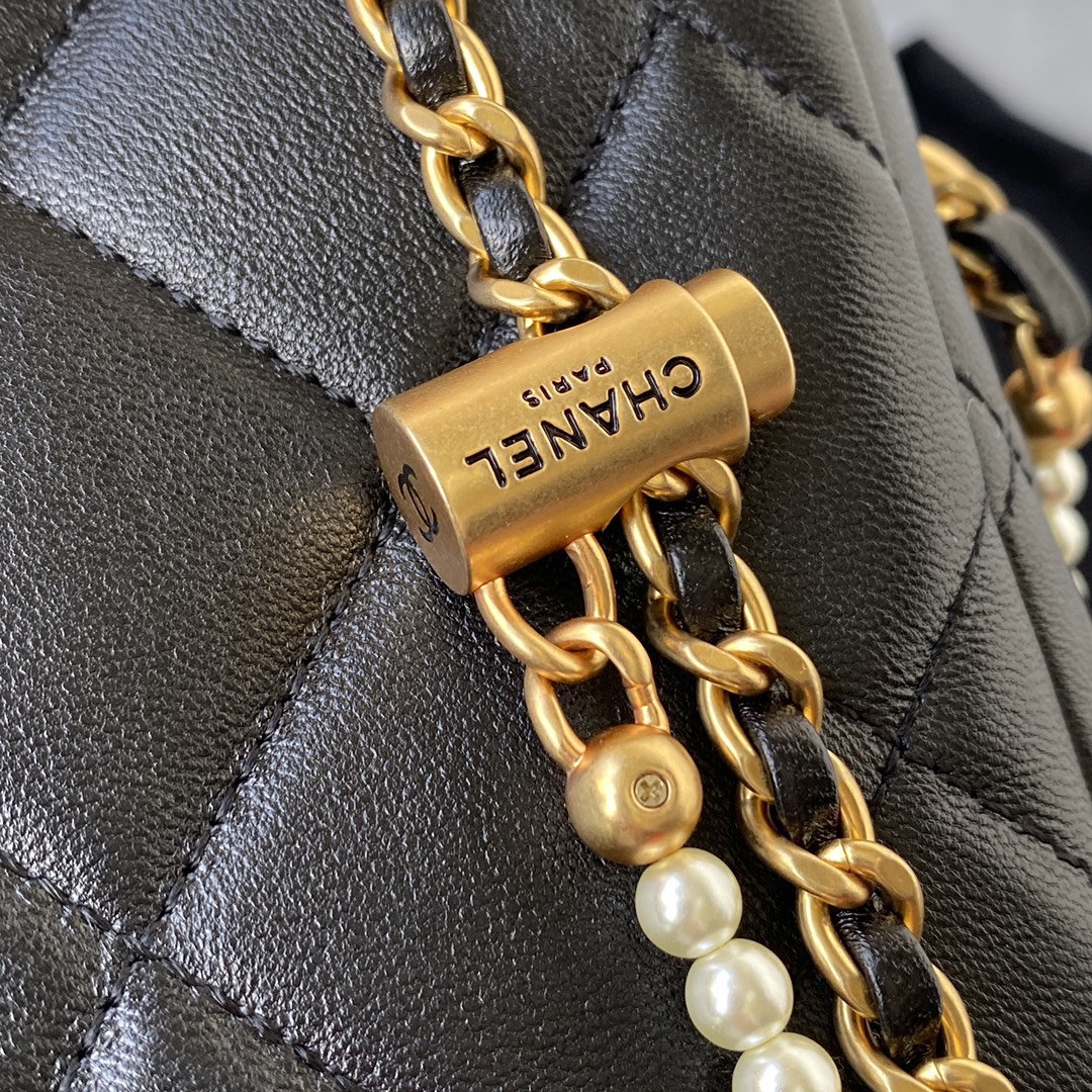 Ch**el mini camera case leather black as2857 16 x 12 x 6 cm