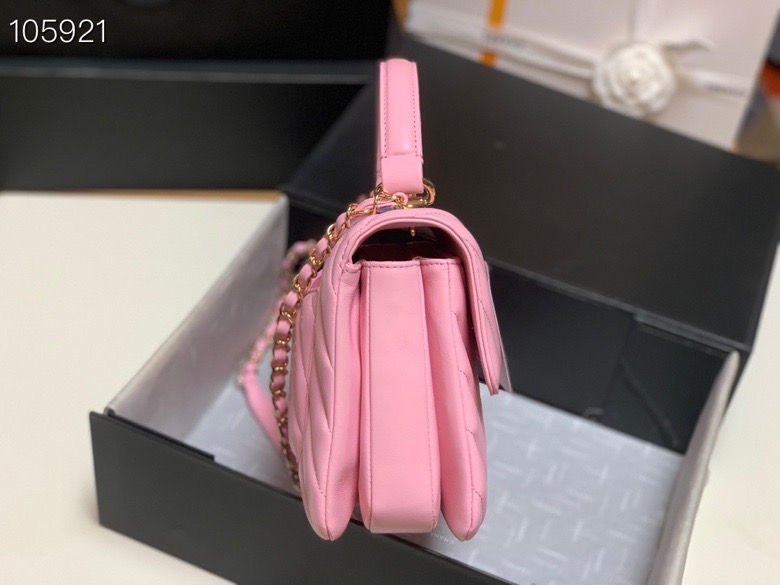 Ch**el Ch**elv has smooth sandwich pink bag 25cm