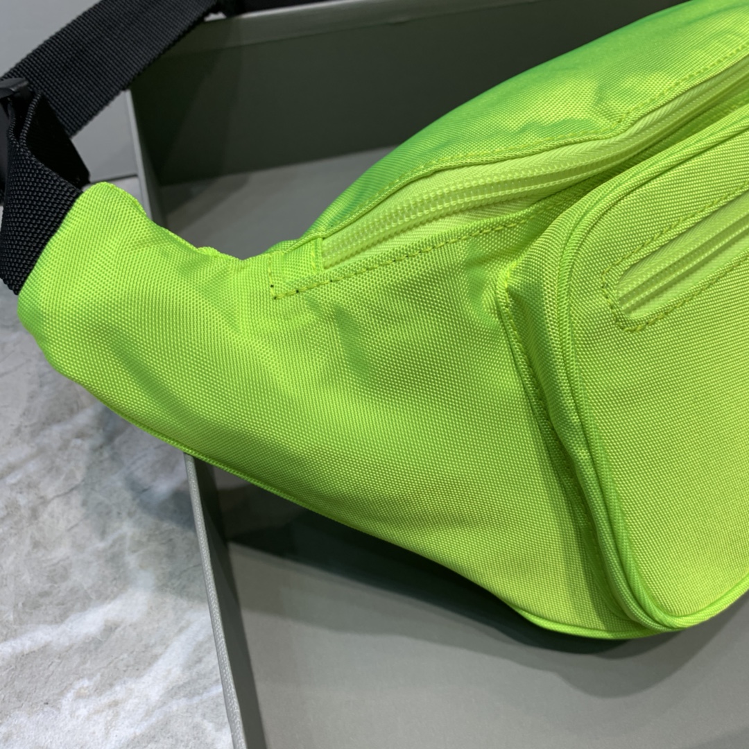 Ba1en*iaga canvas chest bag waist bagwhite 31cm 03