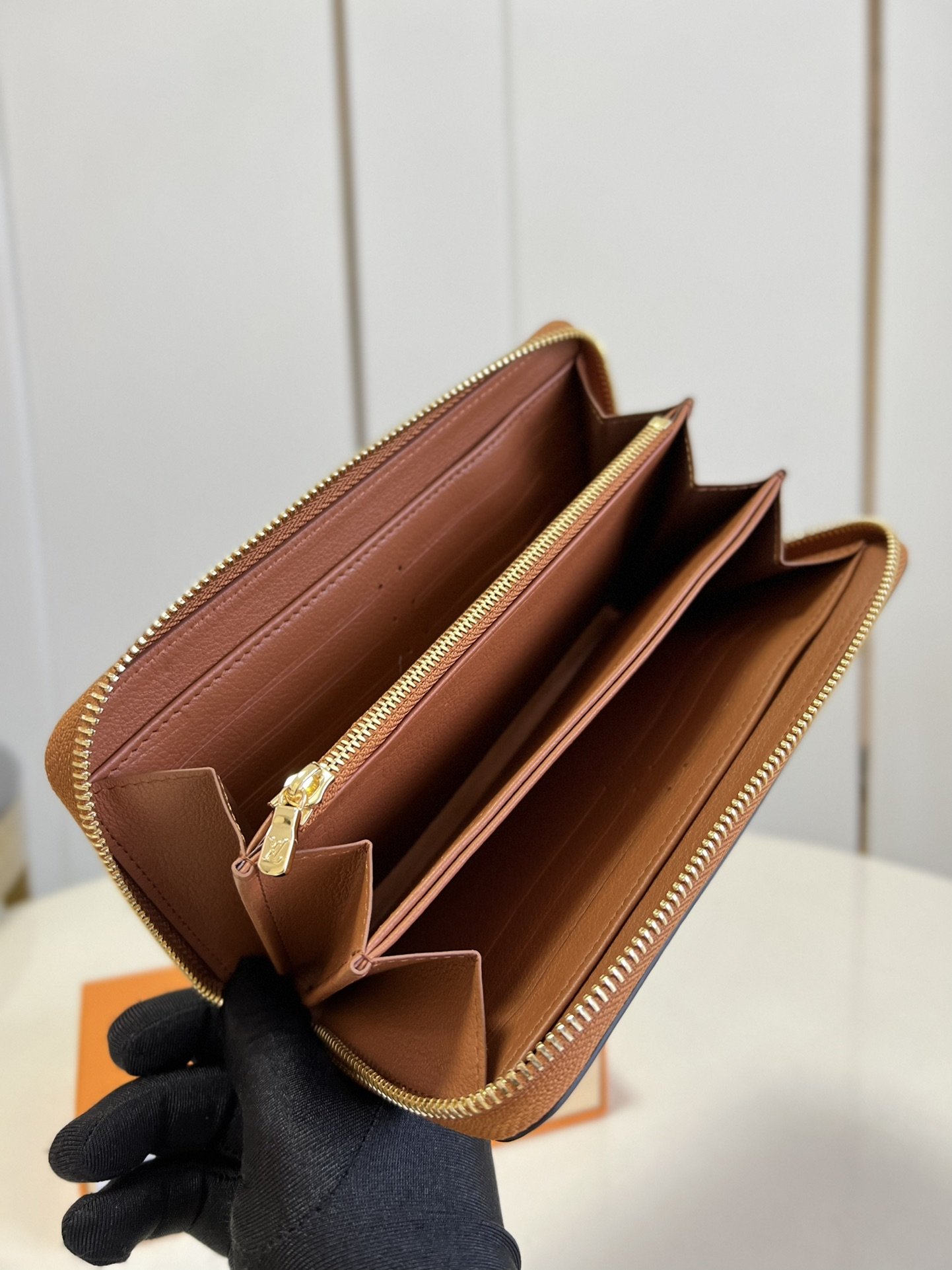 L-V M81141 Zippy Monogram Vernis brown 19.5cm