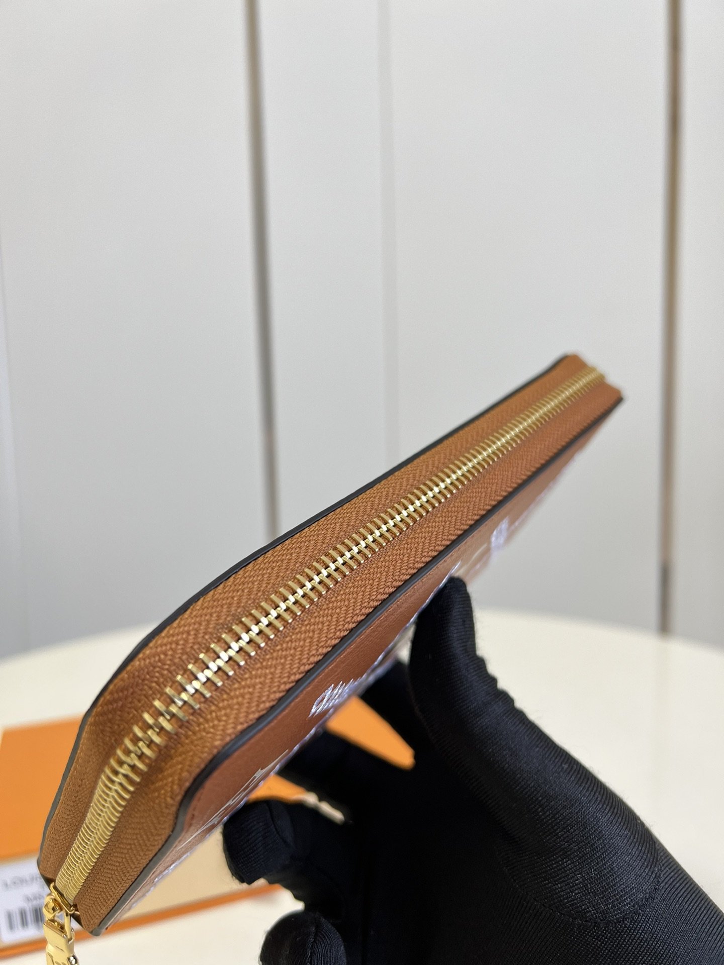 L-V M81141 Zippy Monogram Vernis brown 19.5cm