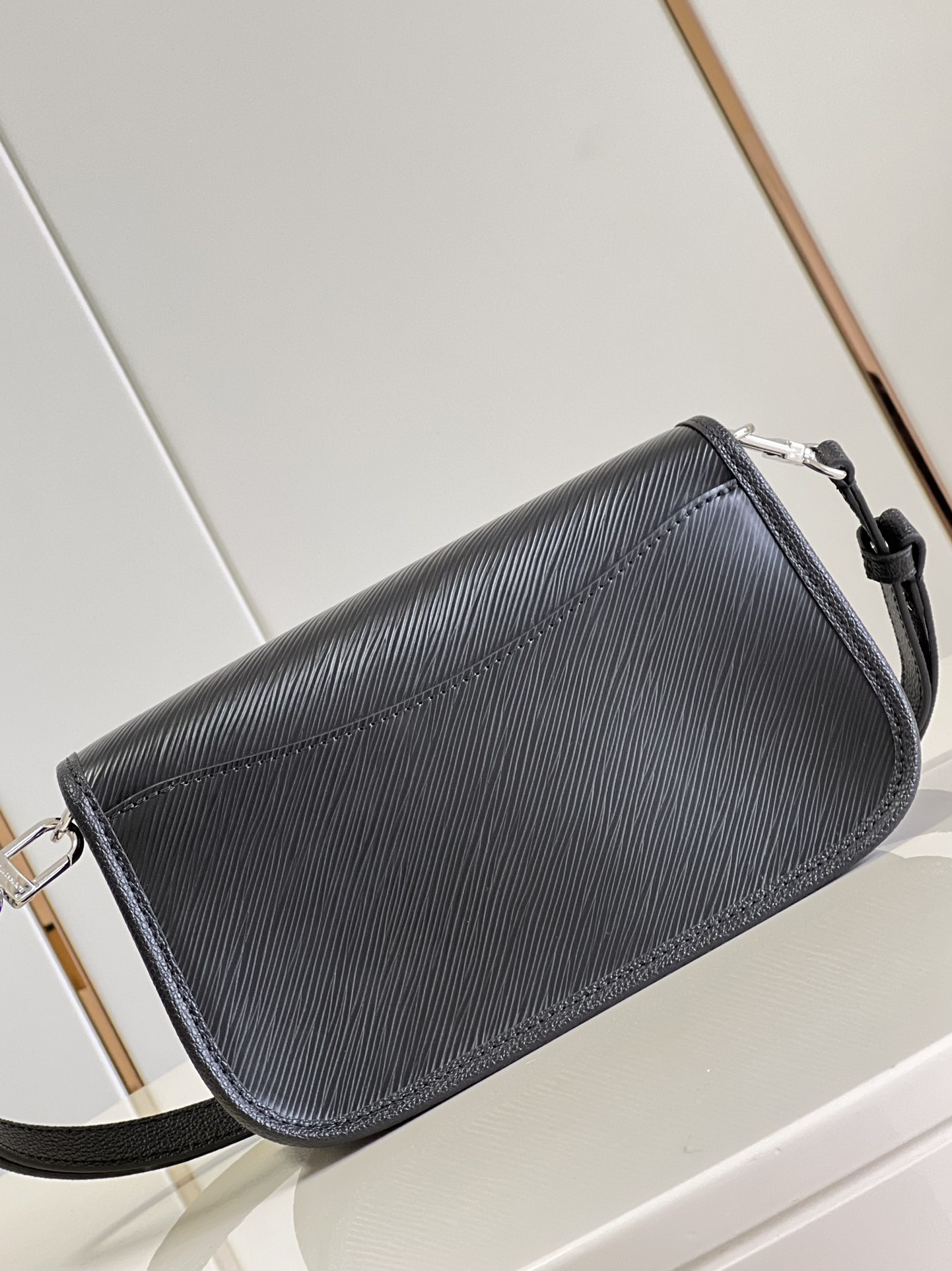 l0vis Vvtt0n buci handbag m59386 24.5cm 04