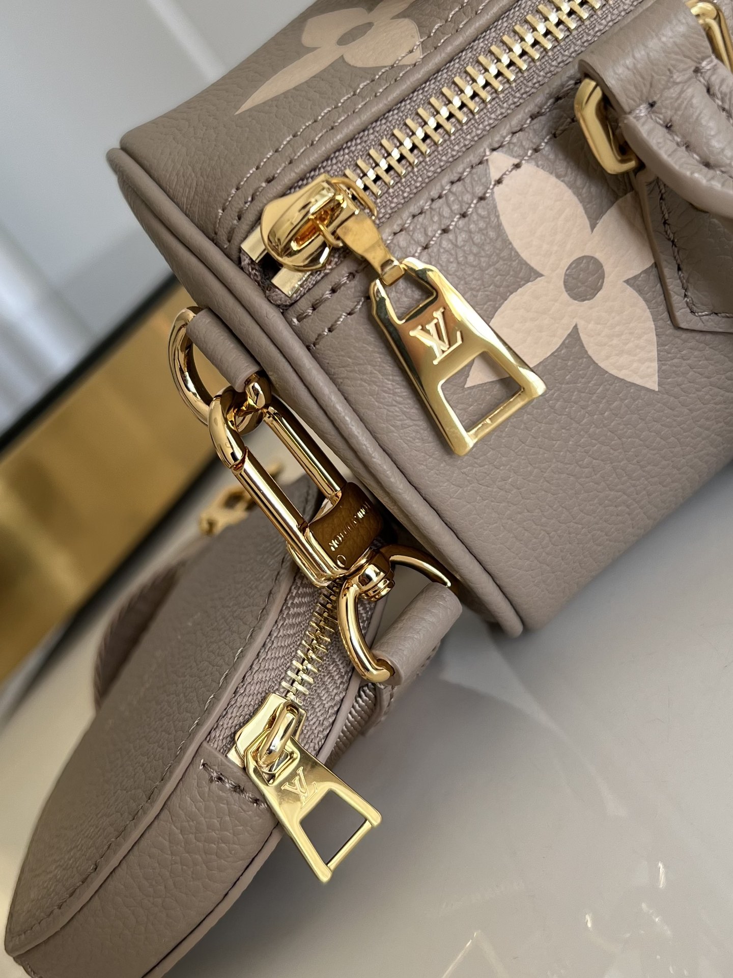 l0vis Vvtt0n papillon bb monogram empreinte leather m46987 20 cm