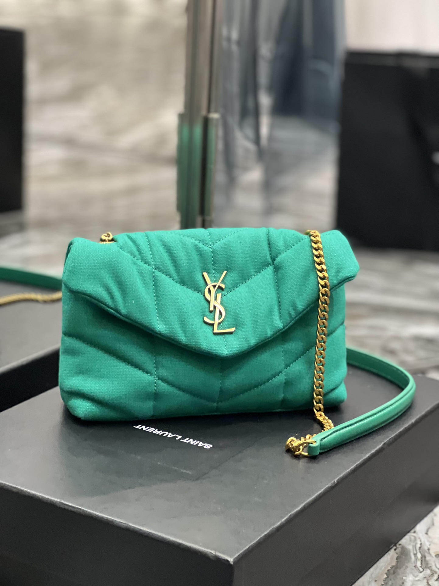 Y51 loulou puffer 620366 23cm