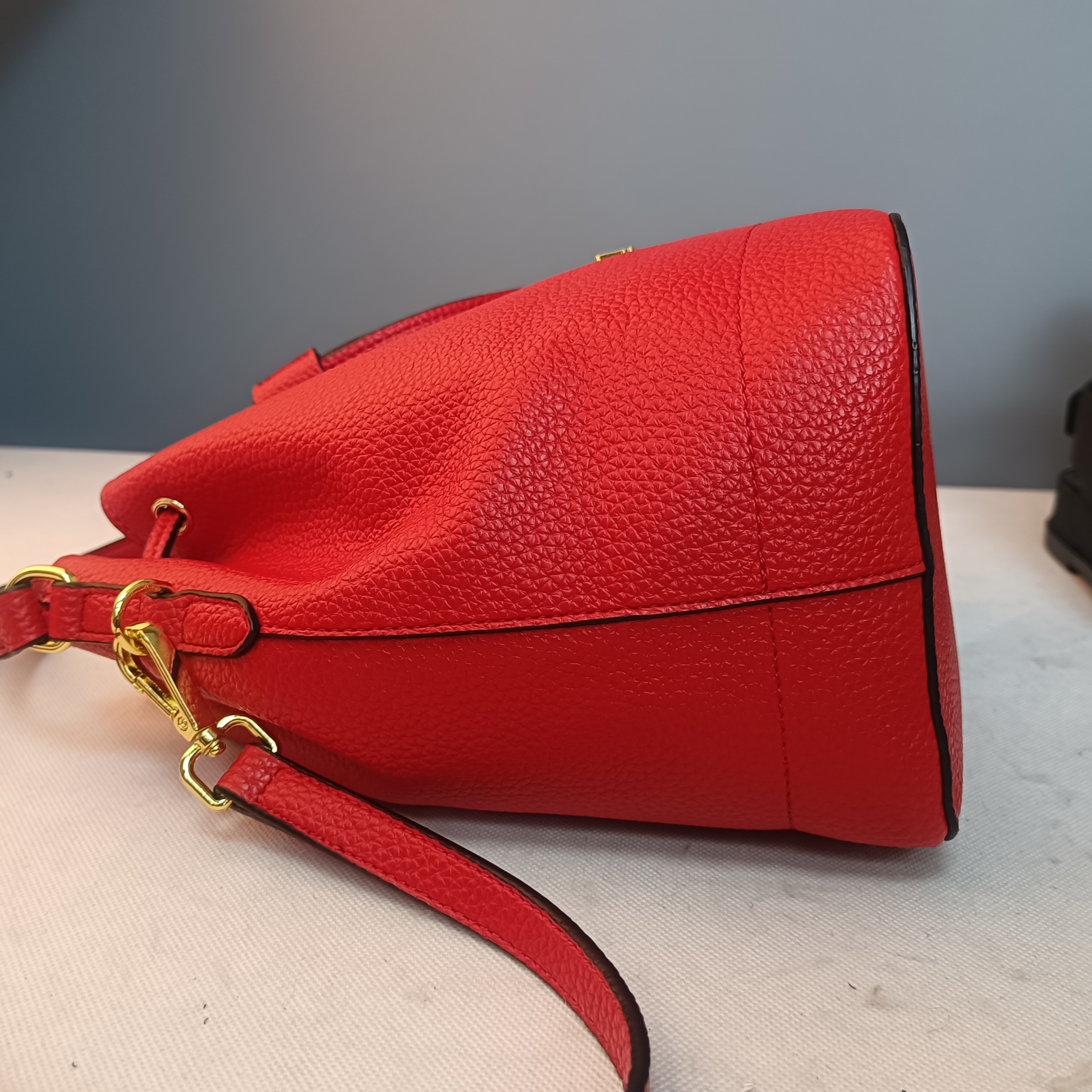 Pra*a red bag m 68534