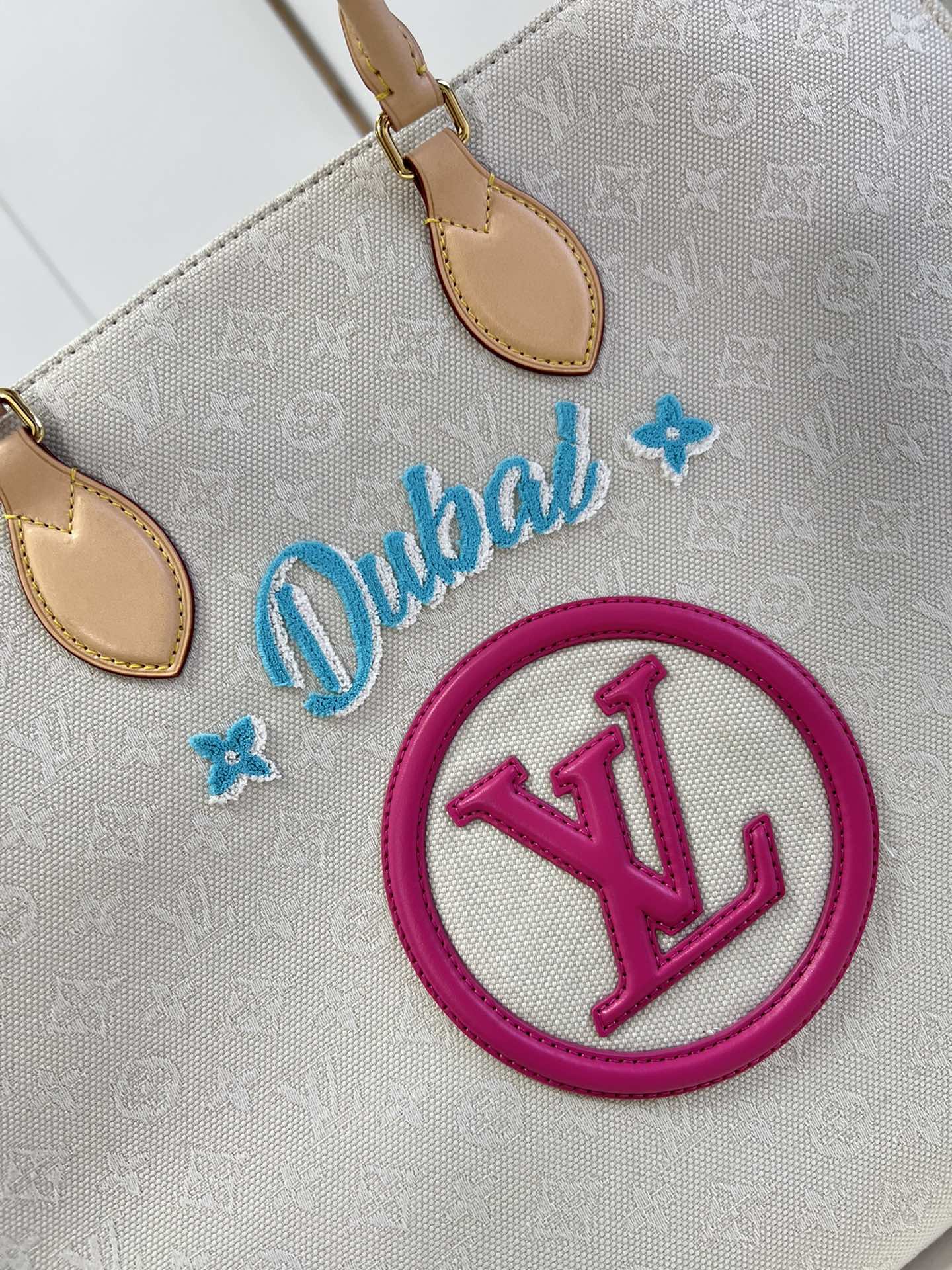 LV On the go rose red