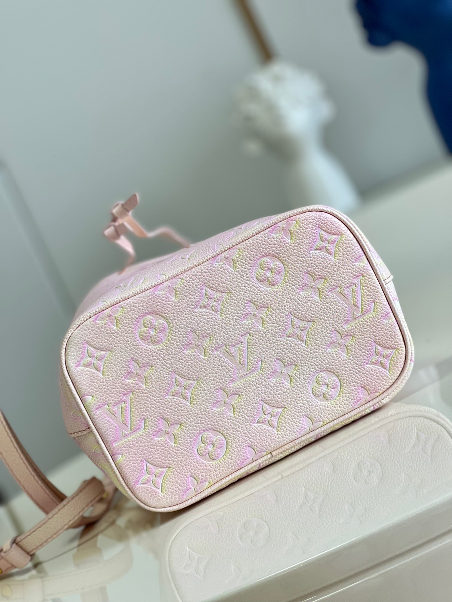 LV small NEONOE PINK M46174 20cm