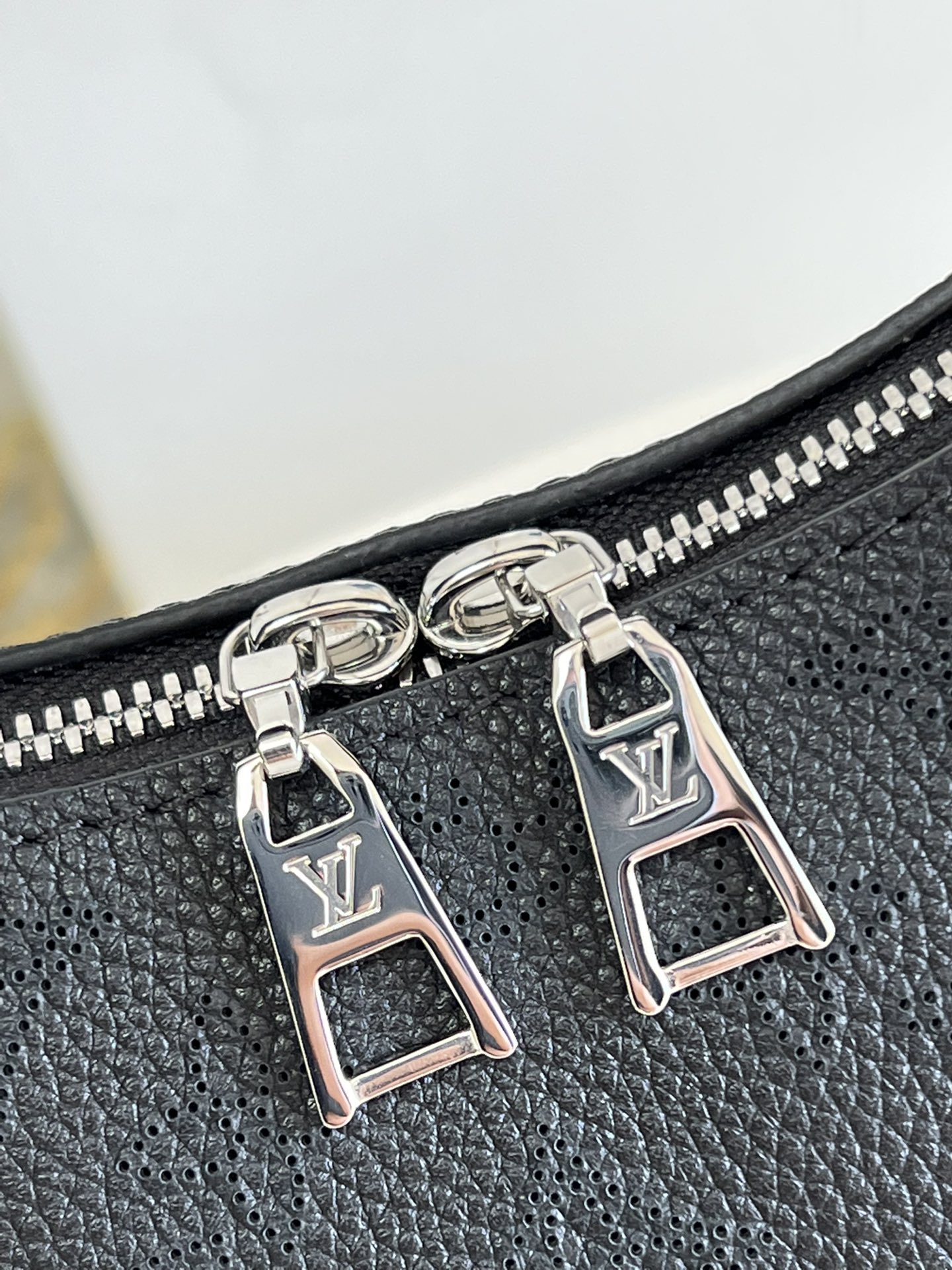 LV Why not PM black M20700 28cm