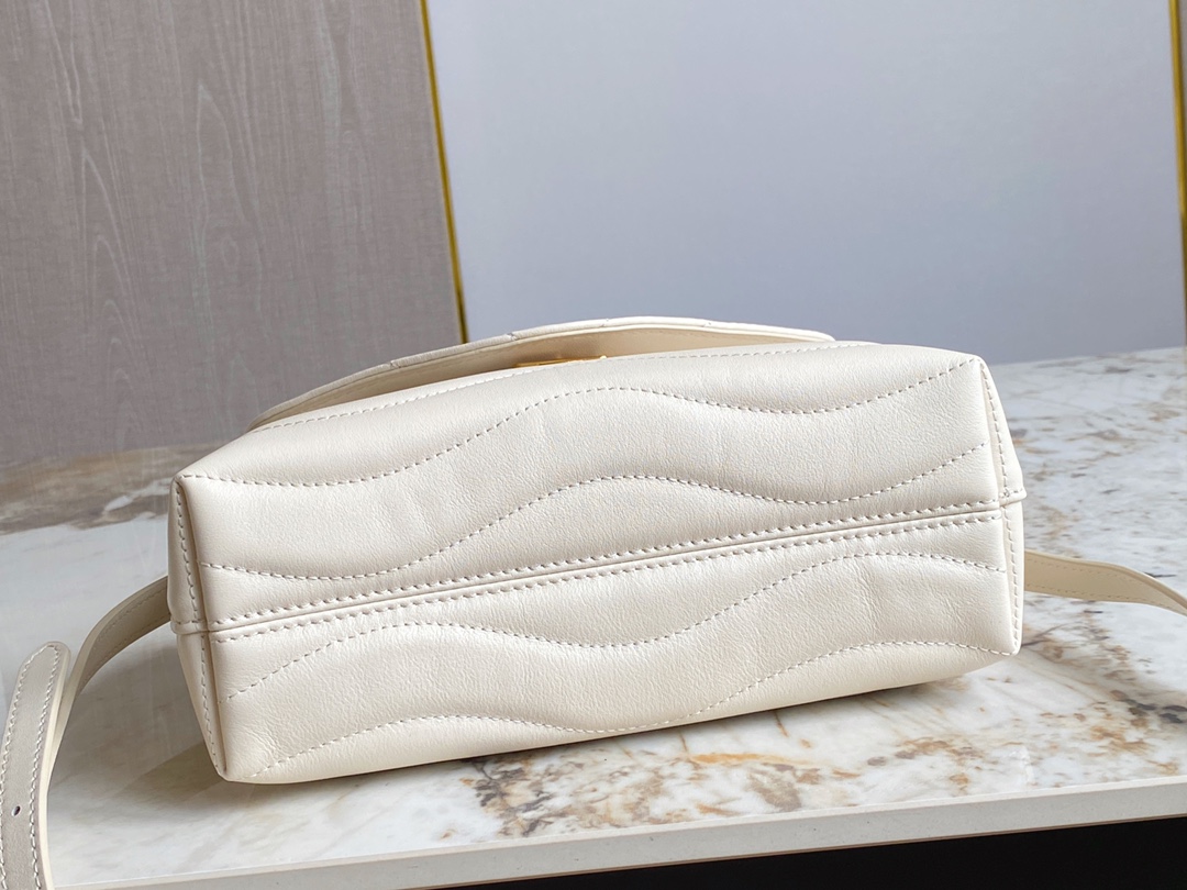 LV NEW WAVE HOLD ME M21720 Ivory - 23 x 15 x 10cm