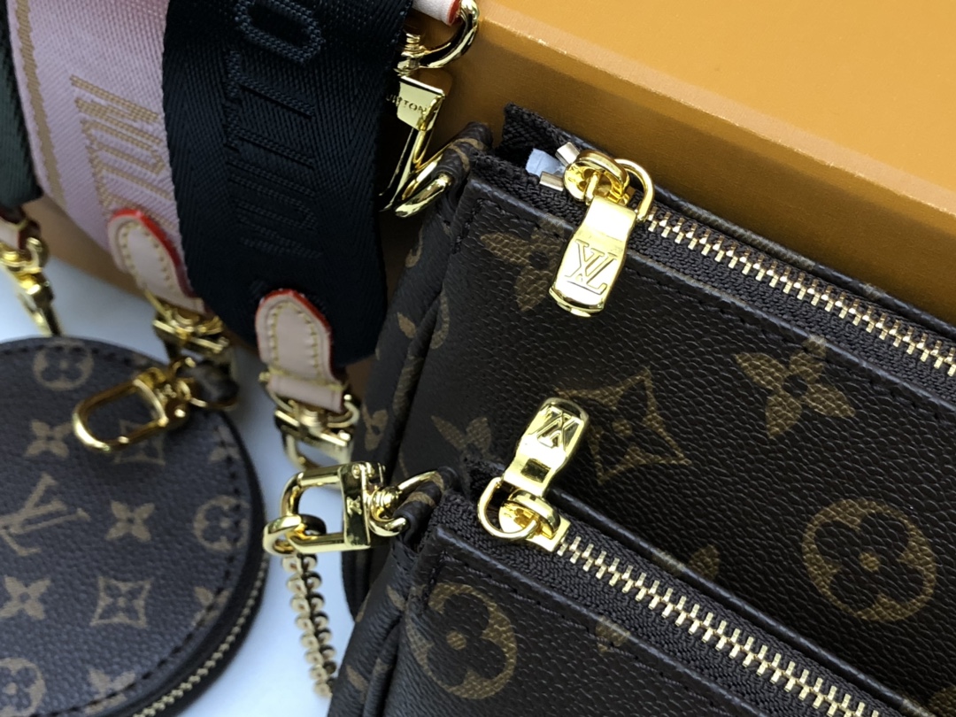 LV MULTI POCHETTE  Monogram Canvas M44823 24x13×4.5 cm