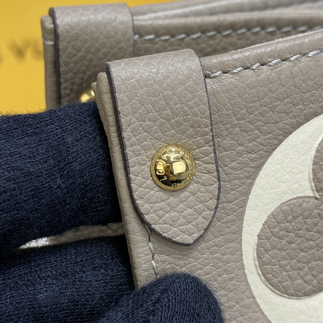 LV OnTheGo MM M45494 Beige/Cream - 35 x 27 x 14 cm