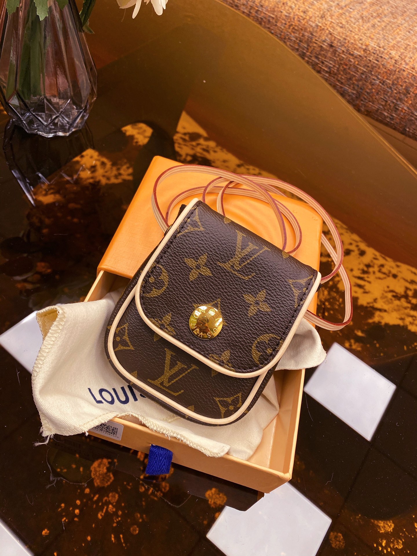 LV Pochette Cancun M60018 - 11x9.5x3CM