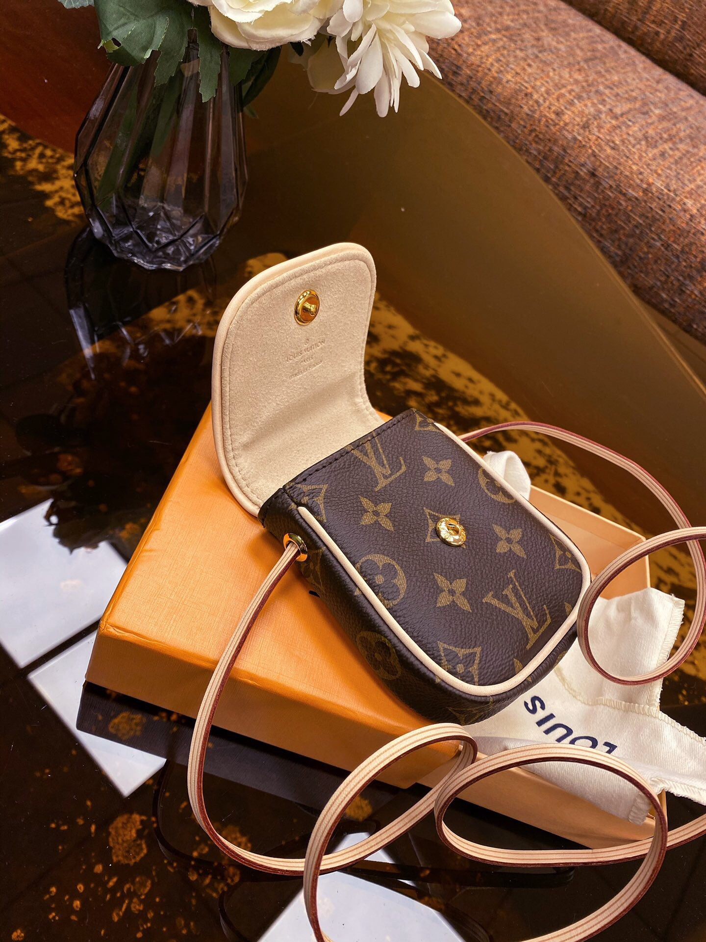 LV Pochette Cancun M60018 - 11x9.5x3CM