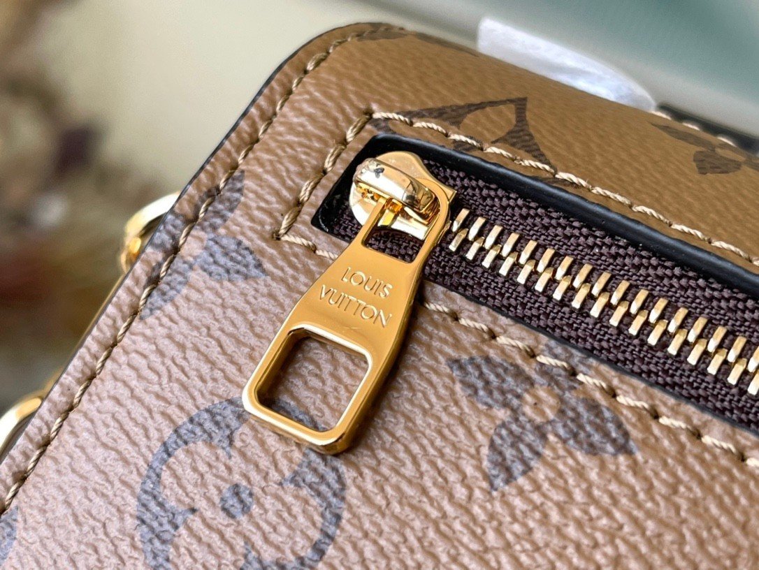 LV Pochette Métis East West M46279 - 21.5cm x 13.5cm x 6 cm