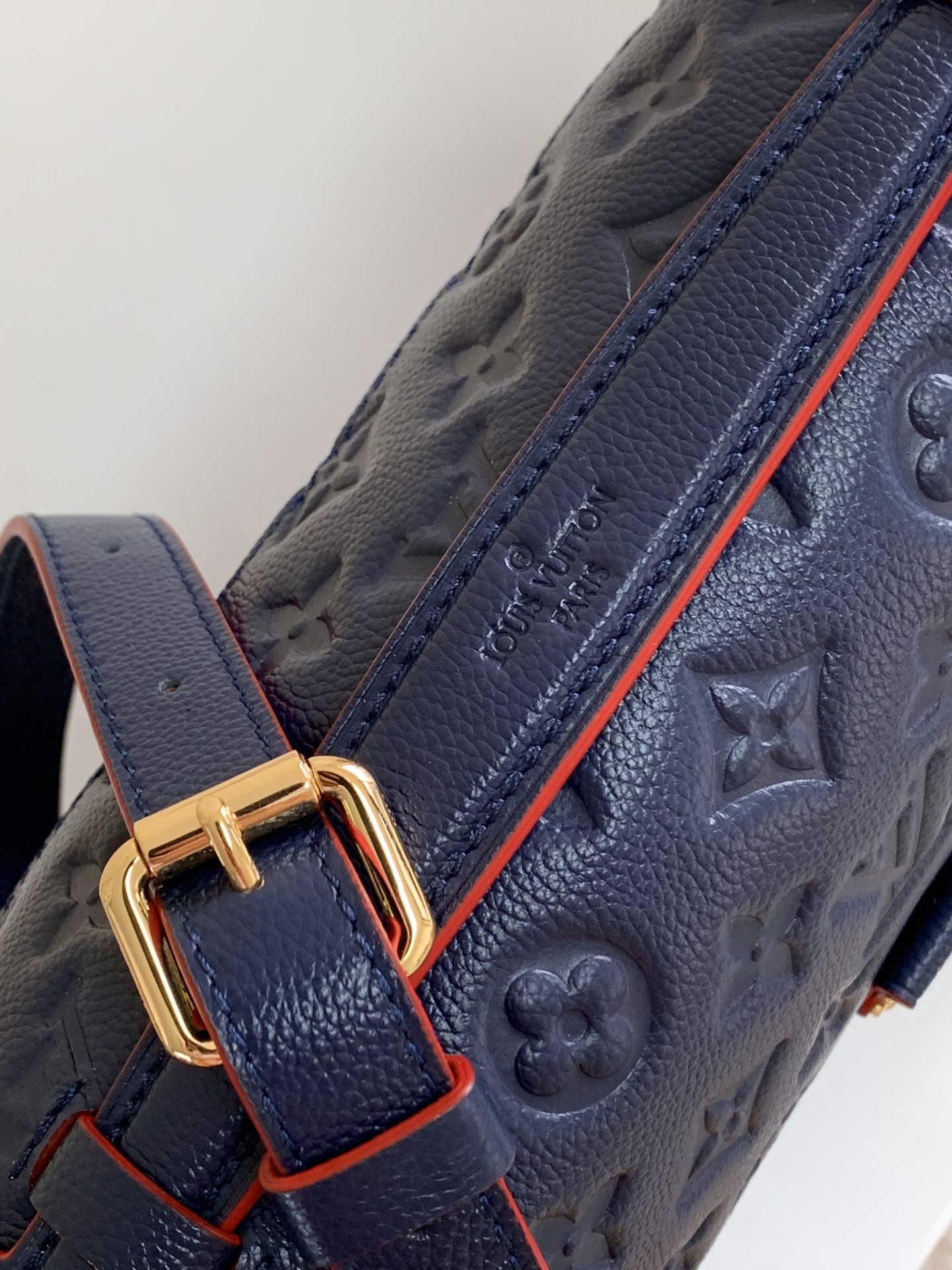 lV Pochette Métis Monogram Empreinte Leather Marian Rouge M41487 - 25x19x7cm