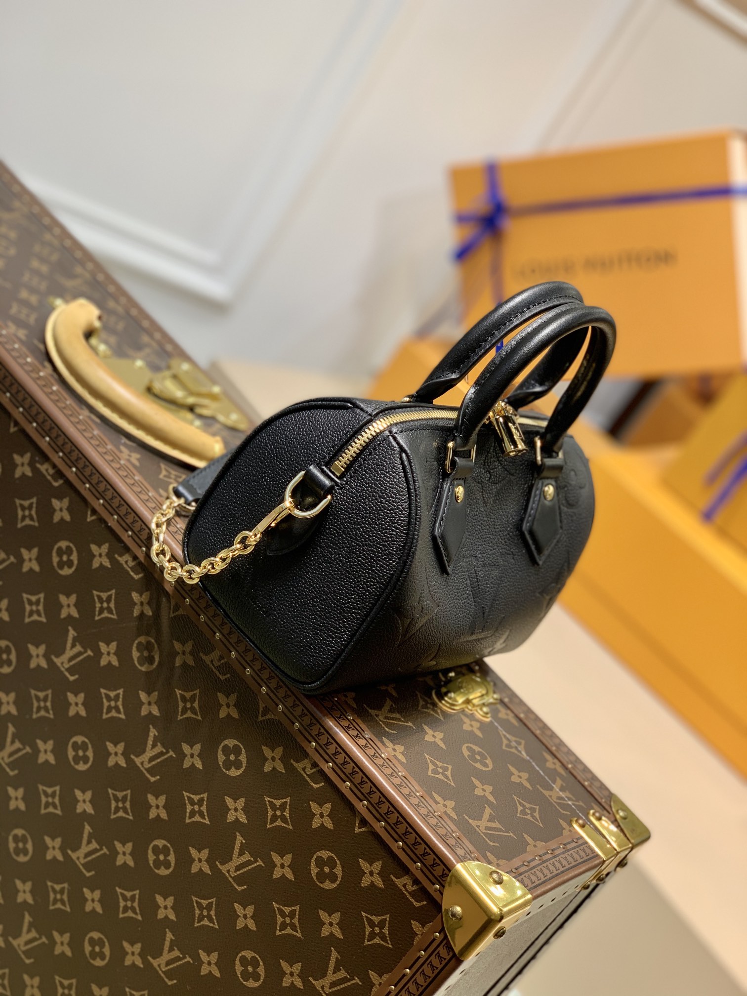 LV Speedy Bandoulière 20 Black M46575 - 20.5x13.5x12cm