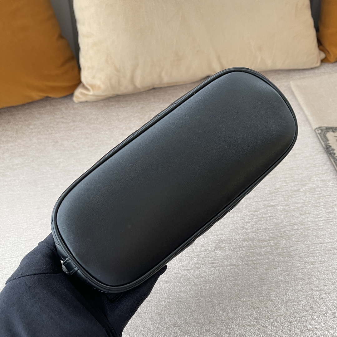 GG Marmont shoulder bag Black 739166 – 23 x 12 x 10cm