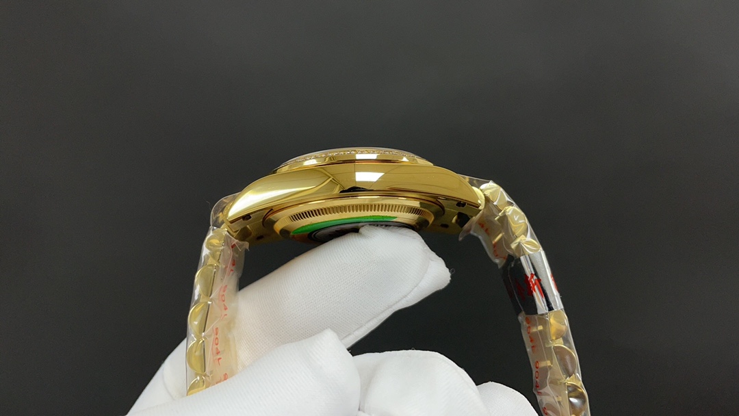 R01ex oyster perpetual day and  date  golden and blue 36 mm 2836