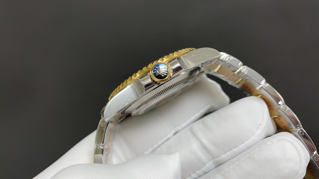 R01ex oyster perpetual submariner 40mm golden and blue