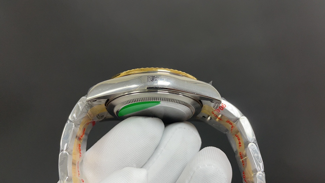 R01ex sky-dweller golden and black 9001