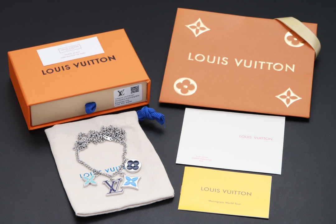 LV INSTINCT ENAMELLED necklace